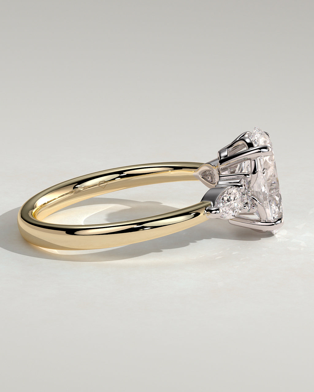 Oval Diamond Engagement Ring in 18K Yellow Gold