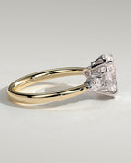 Oval Diamond Engagement Ring in 18K Yellow Gold
